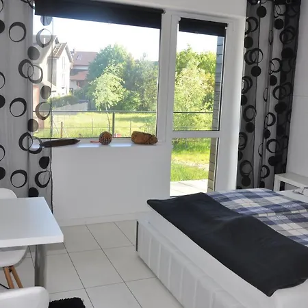 Lulu - Tanie Goscinne Bike & Surf Friendly Homestay *