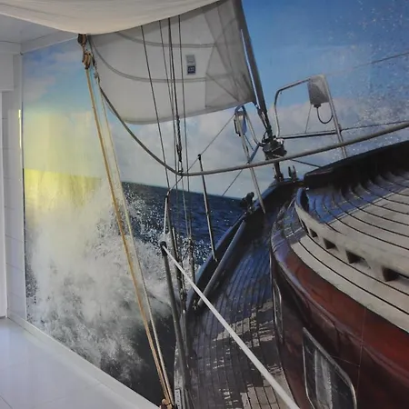 Lulu - Tanie Goscinne Bike & Surf Friendly Homestay *