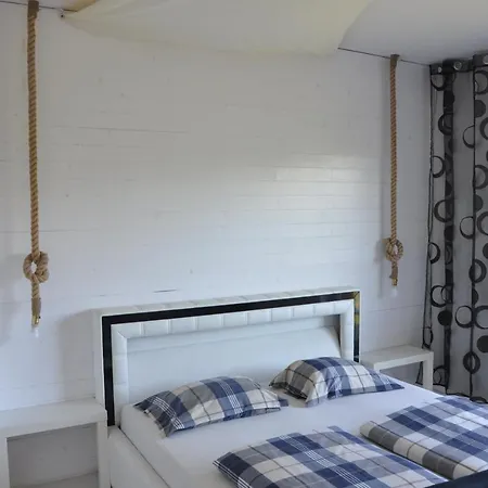 Lulu - Tanie Goscinne Bike & Surf Friendly Homestay Wladyslawowo