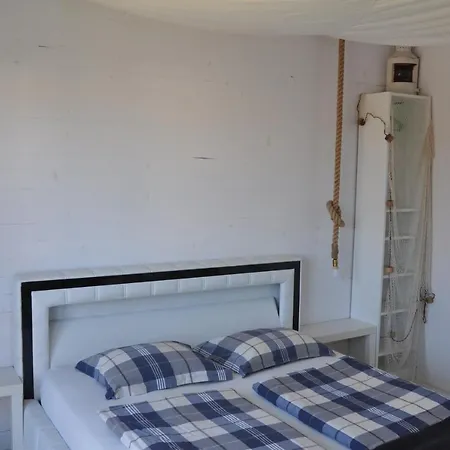 Lulu - Tanie Goscinne Bike & Surf Friendly Homestay