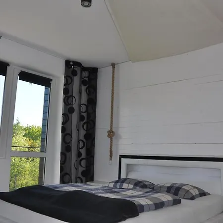 Lulu - Tanie Goscinne Bike & Surf Friendly Homestay