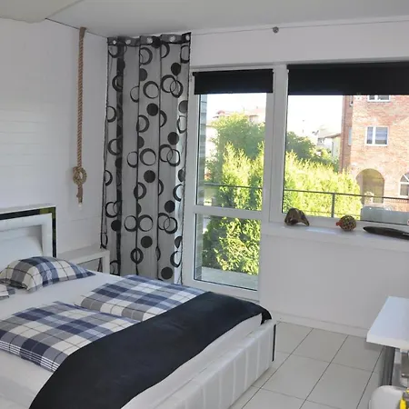 Lulu - Tanie Goscinne Bike & Surf Friendly Homestay *